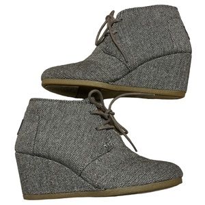 TOMS lace up faux wrap tweed  “Desert Wedge” in Herringbone color W6.5